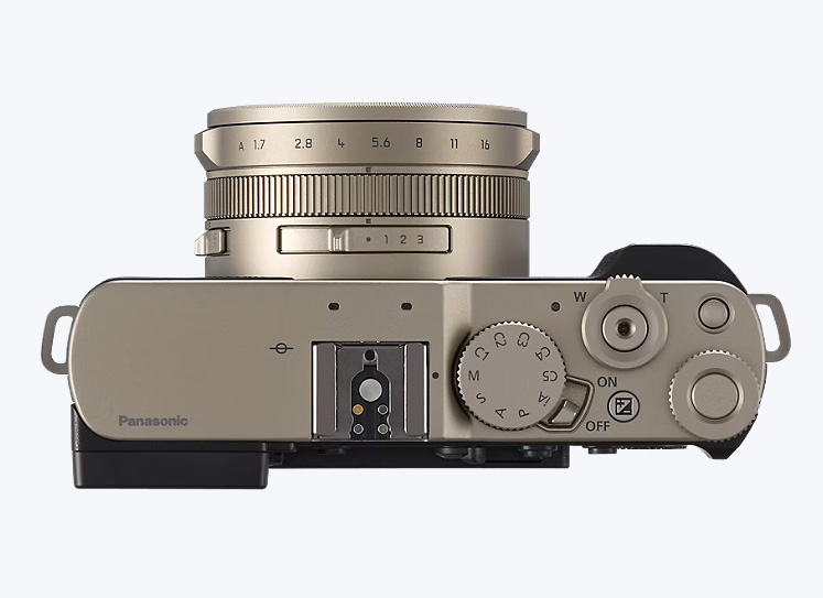 Controls of the Panasonic LUMIX L10 camera